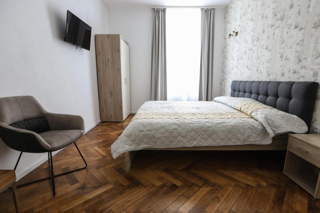 Floasiu Residence Guesthouse シビウ エクステリア 写真