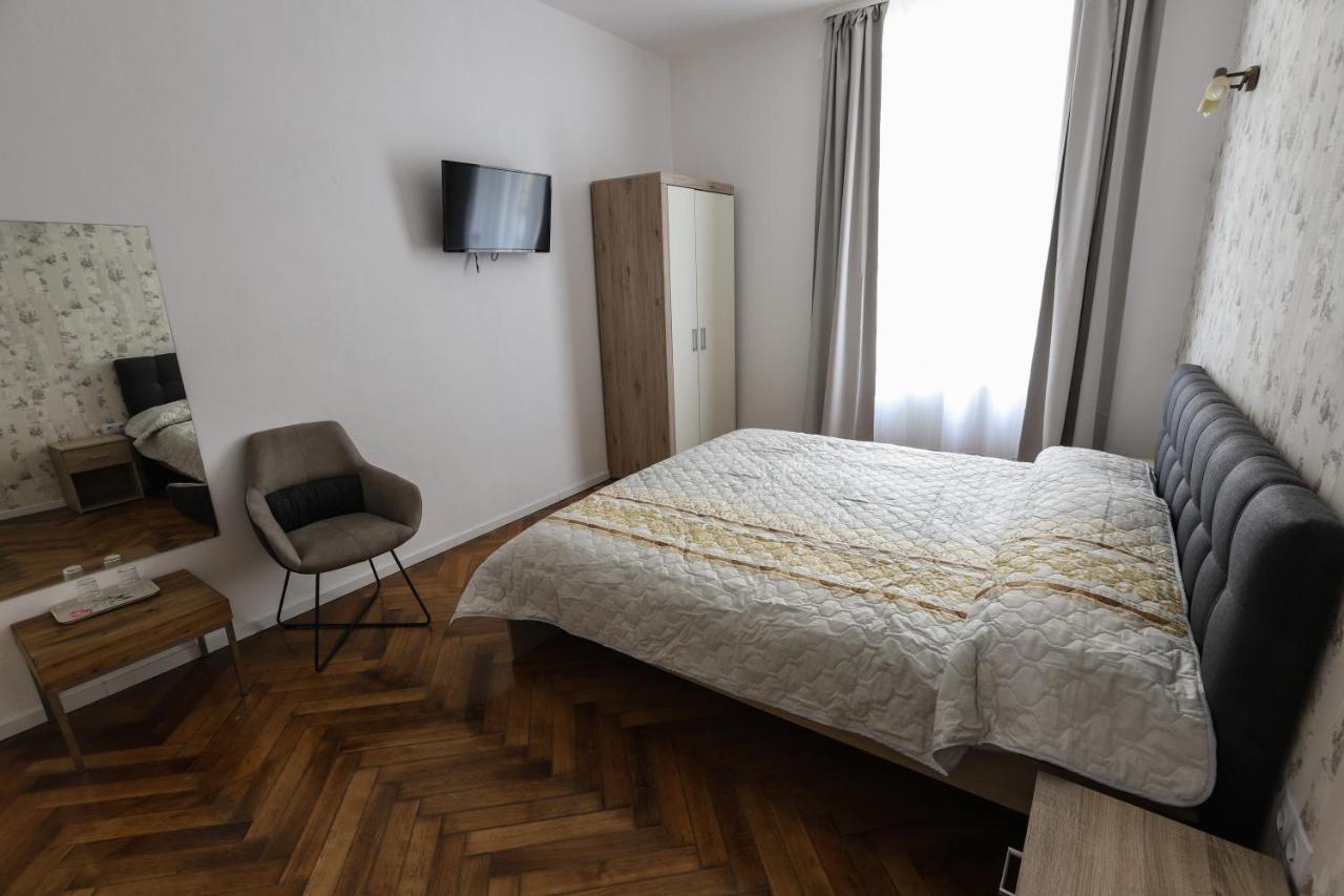 Floasiu Residence Guesthouse シビウ エクステリア 写真