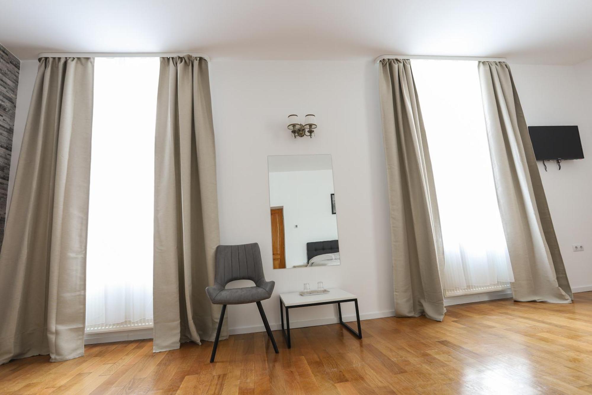Floasiu Residence Guesthouse シビウ エクステリア 写真