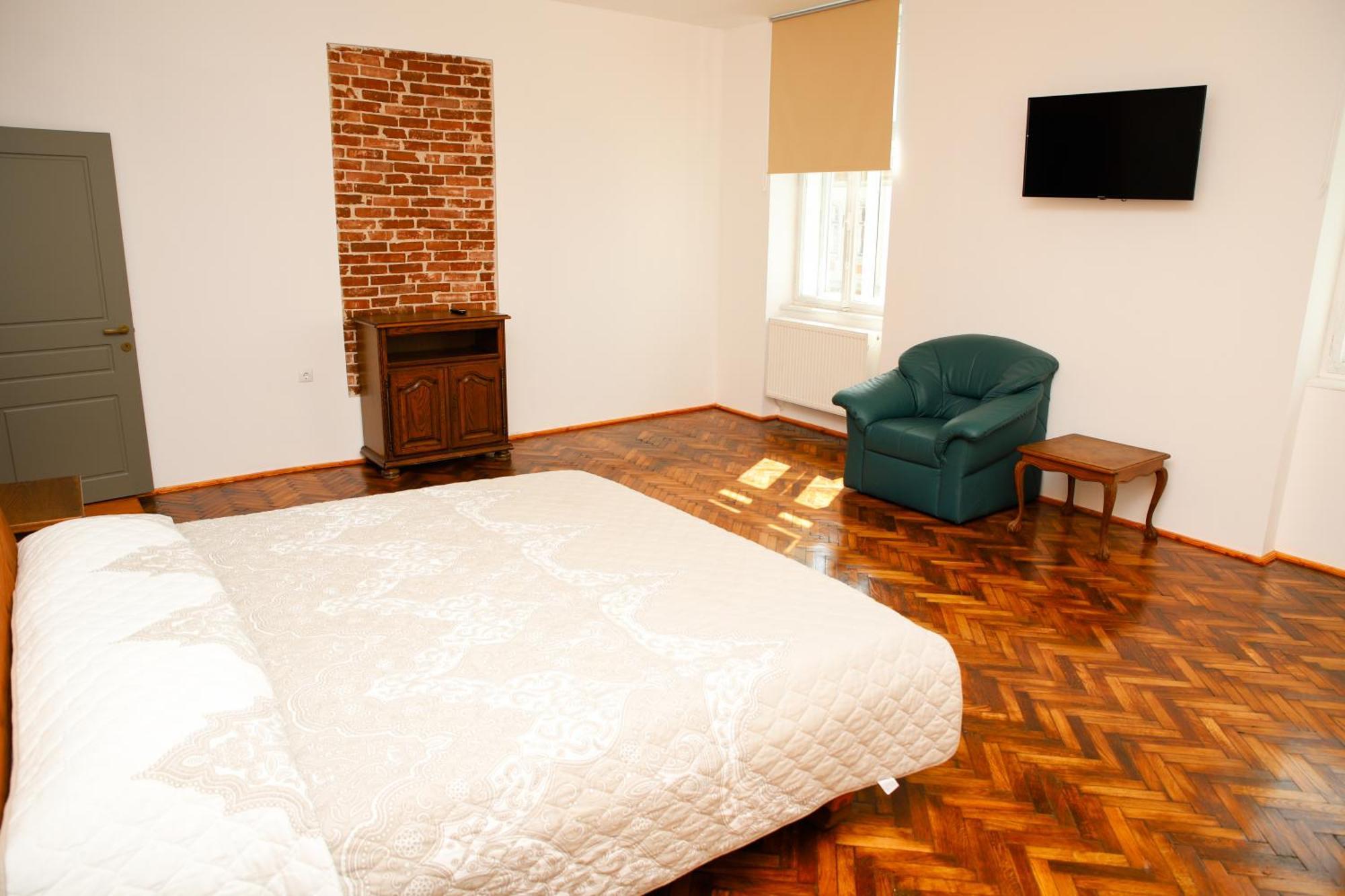 Floasiu Residence Guesthouse シビウ エクステリア 写真